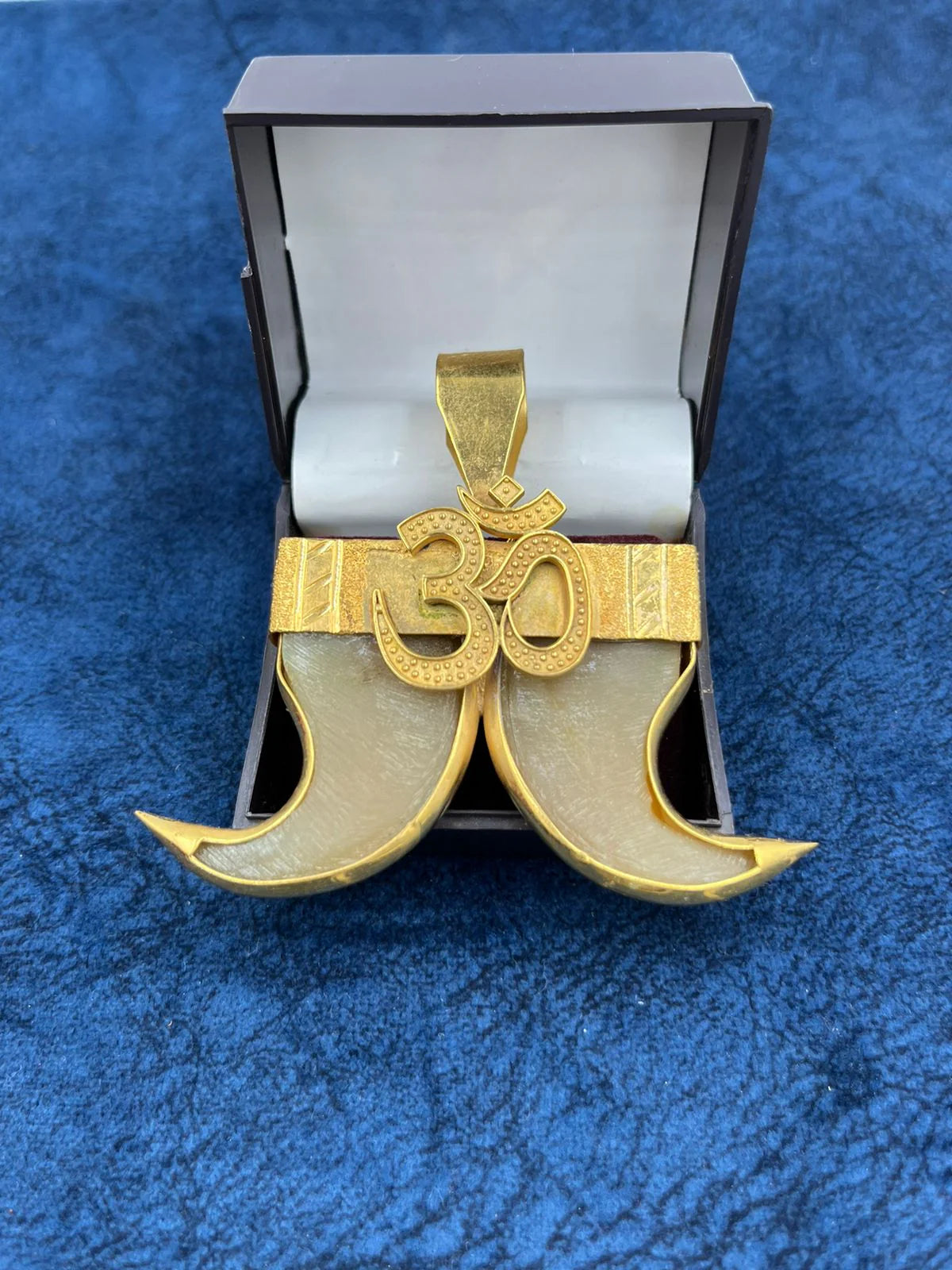 Lion Nail Pendant – Premium Replica | Bold & Royal Design